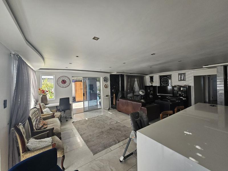 3 Bedroom Property for Sale in Newfields Western Cape